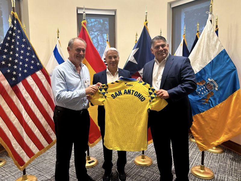 Una comitiva de la UD expone el proyecto del club en San Antonio (Texas)