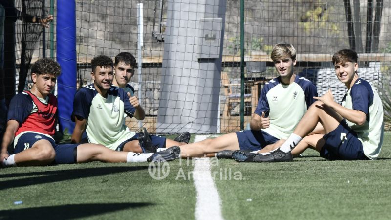 Fotos: El filial, con refuerzos, prepara la visita al Santa Úrsula