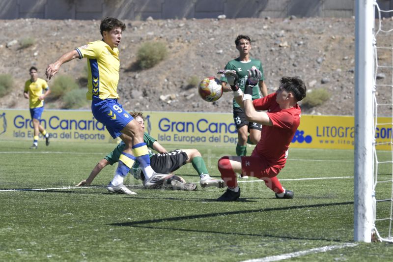 Fotos: El juvenil de la UD golea al Yaiza (4-0)