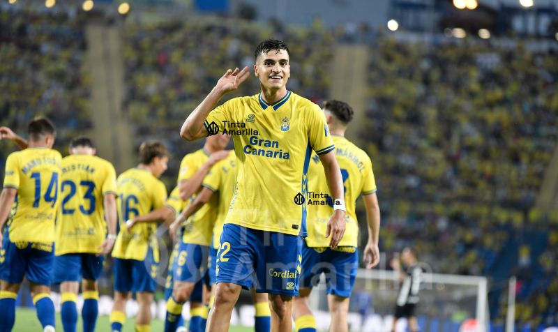 1-1: Las Palmas inicia la era García Fernández con salsa agridulce