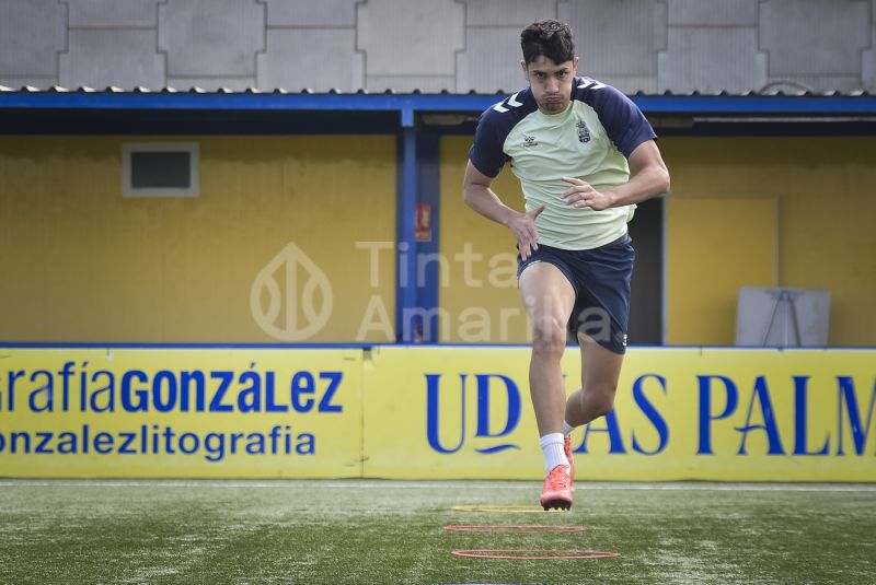 Fotos: Las Palmas Atlético tiene a la vista un incómodo rival