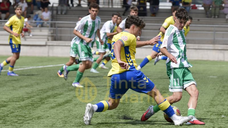El juvenil de la UD sella las matemáticas del título, pero aún no lo puede celebrar (4-0)