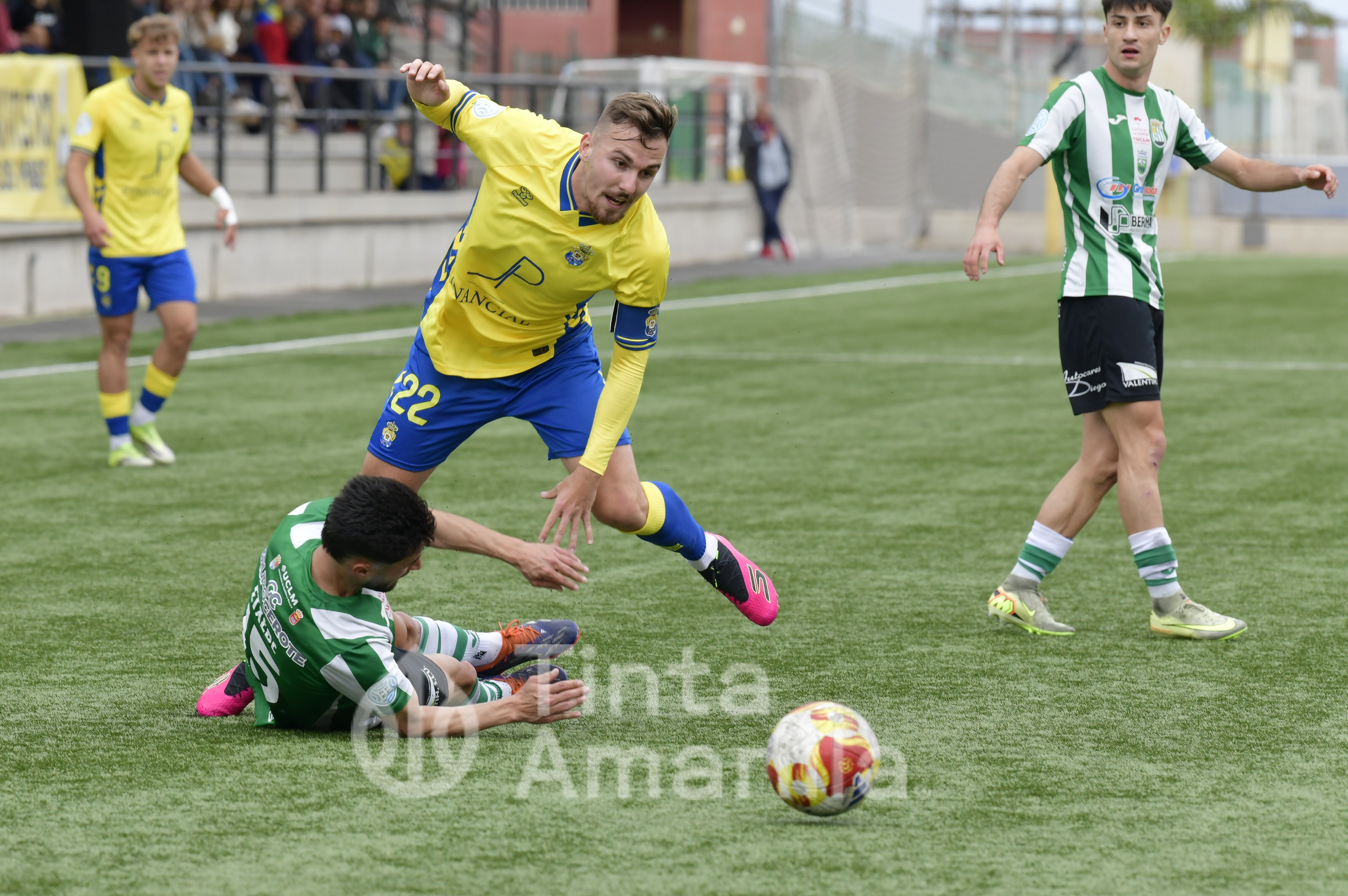 1-2: El filial de la UD da un disgusto pese a su temprano gol y la roja de Bianco