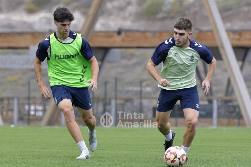 Fotos: Las Palmas Atlético recibe a Los Llanos con horario cambiado