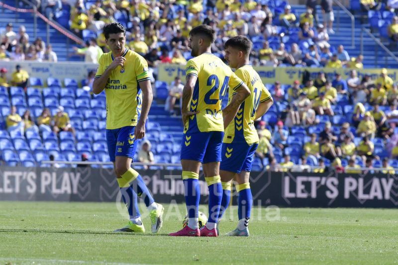 0-0: La UD extravía el instinto asesino y no desmonta la nueva guagua del Burgos