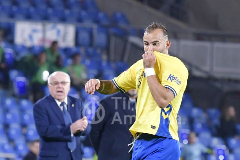 Jesé se queda hasta 2028 y tiene opción de una temporada más