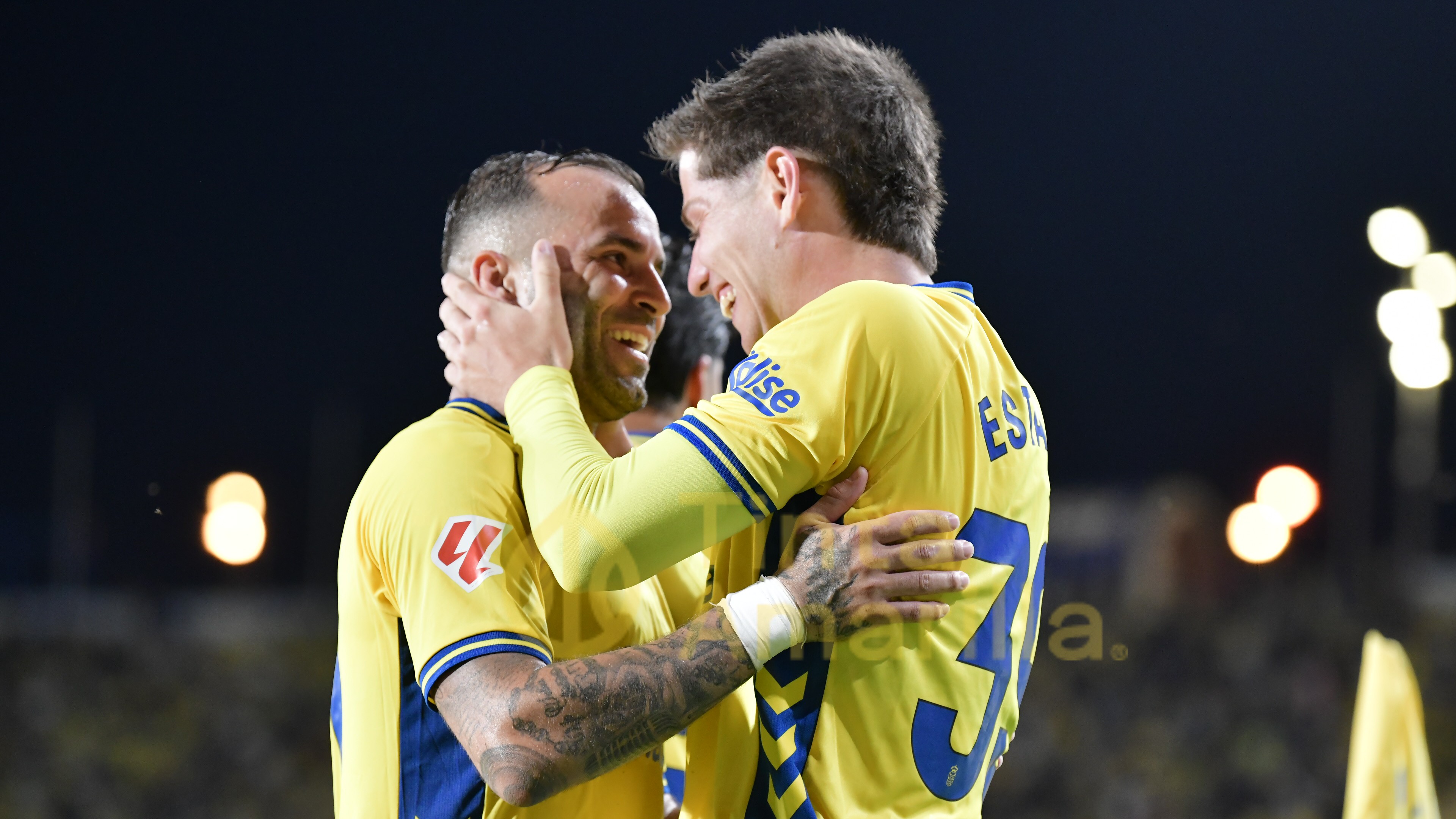 2-1: Las Palmas sigue pedaleando en su fortaleza del Gran Canaria