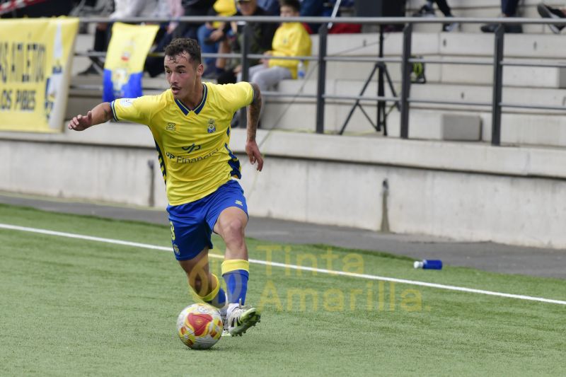 Las Palmas Atlético gana su amistoso frente al Villa (1-3)
