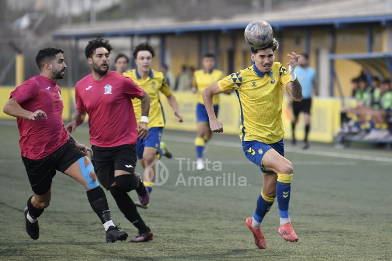 2-0: Carlos Vicente ameniza el triunfo de Las Palmas C sobre el Tinajo