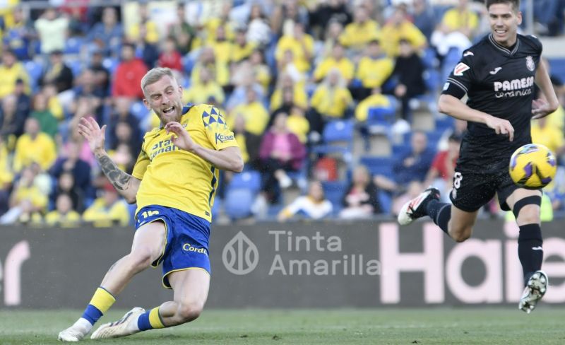 Oli McBurnie, entre los mejores asistentes de Primera