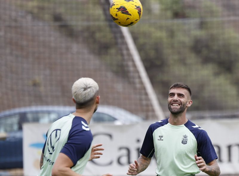 Januzaj y Pejiño miran de reojo al Athletic
