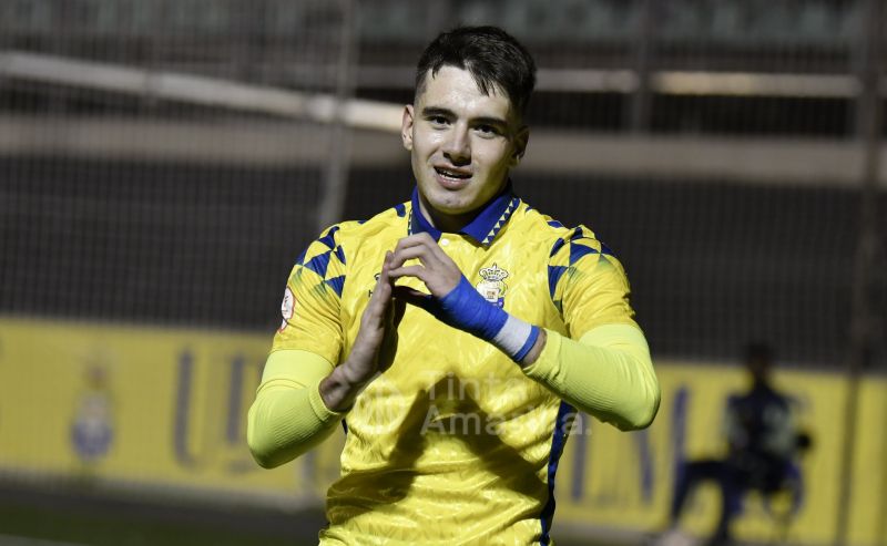 La UD gana al tercer clasificado (1-3) y ya toca con los dedos el título de Canarias