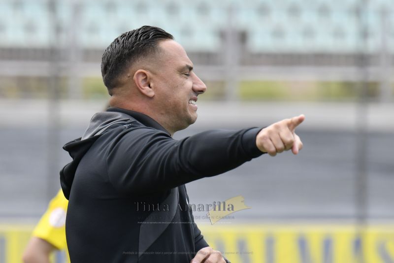 A Suso Santana le sientan mal las dos derrotas estivales con la UD Las Palmas