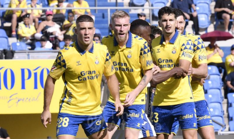 0-1: Los jugadores de la UD obsequian a su afición una tarde pepinera