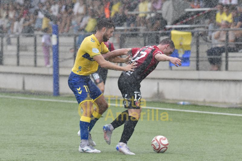 1-2: Las Palmas Atlético perdona y el Puente Genil castiga