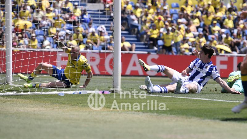 1-3: La Real se aprovecha de la ansiedad y de los errores de la UD