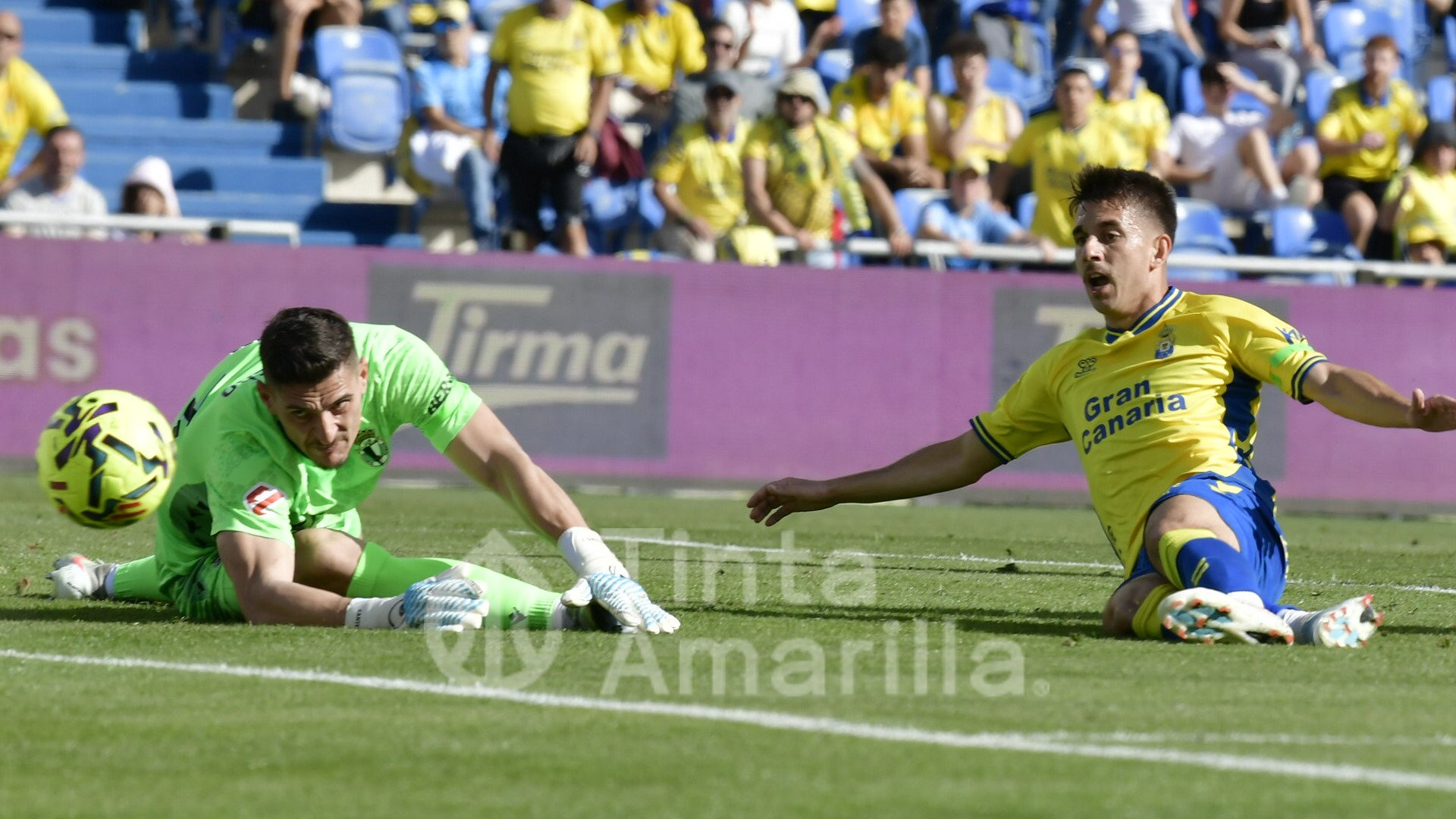 0-0: La UD extravía el instinto asesino y no desmonta la nueva guagua del Burgos