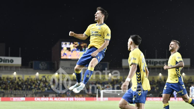 2-1: Iván Gil pinta sus primeras luces en el cielo de Gran Canaria