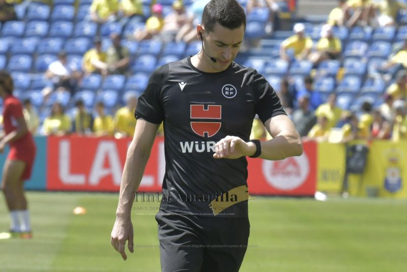 Regresa el árbitro que expulsó a Coco a los 4 minutos