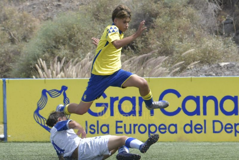 Fotos: El cadete de la UD golea al Fundación del Tenerife (4-1)