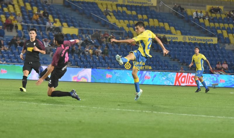 La del Sporting es la primera portería con el sello de un joven Pedri