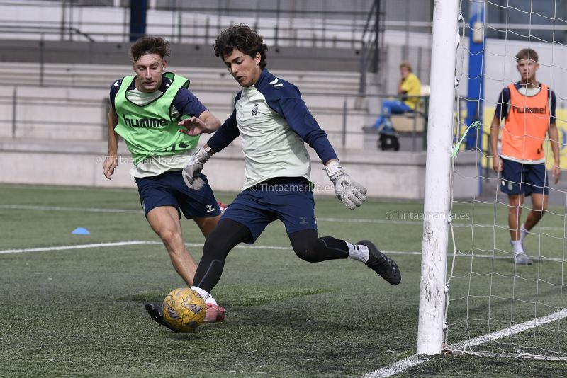 Fotos: Las Palmas C prepara su antepenúltimo encuentro