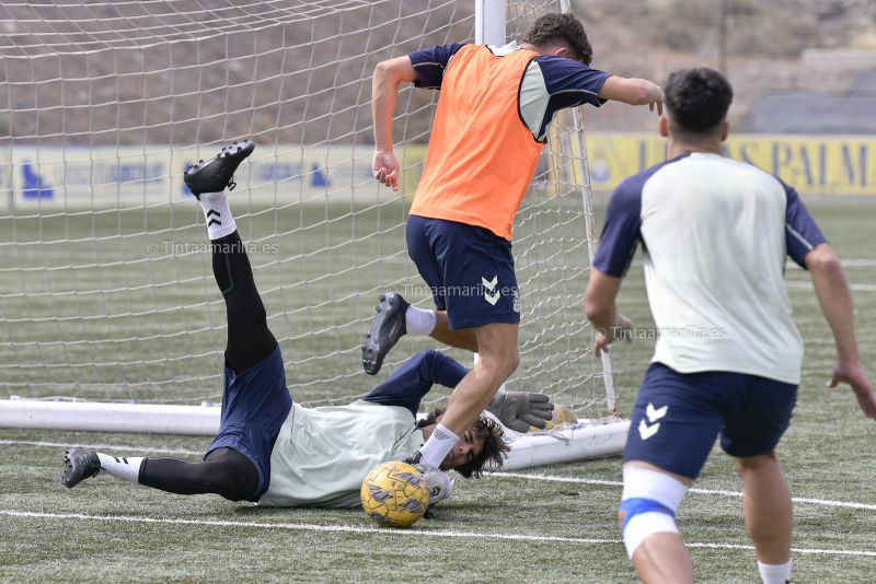 Fotos: Las Palmas C prepara su antepenúltimo encuentro