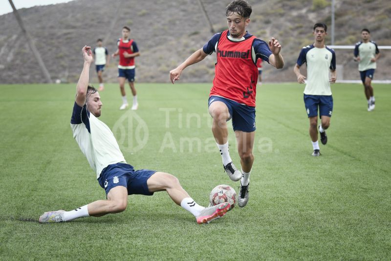 Fotos: Las Palmas Atlético, con ilusiones de revalidar la Copa Ruiz Caballero