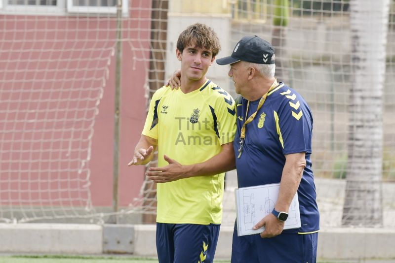 Fotos: Las Palmas Atlético rompe a sudar en el Anexo