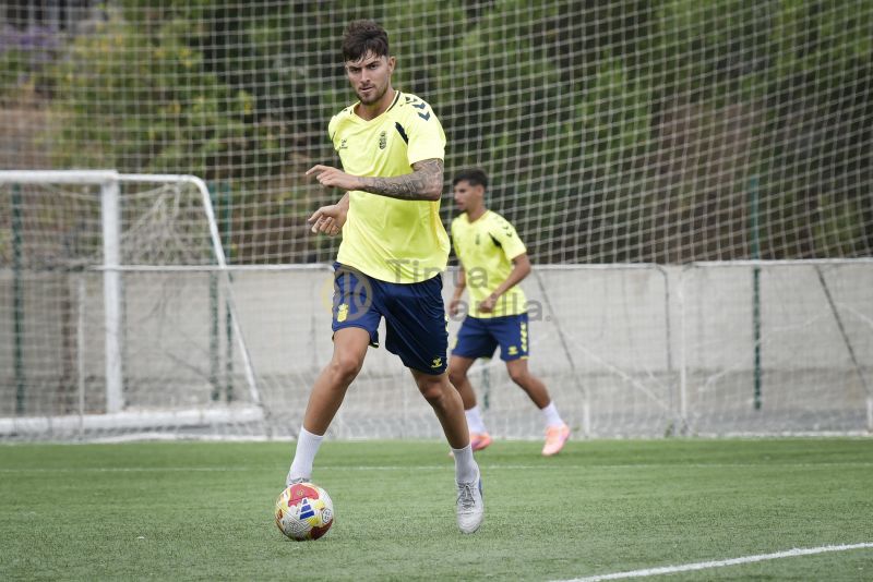 Fotos: Las Palmas Atlético rompe a sudar en el Anexo