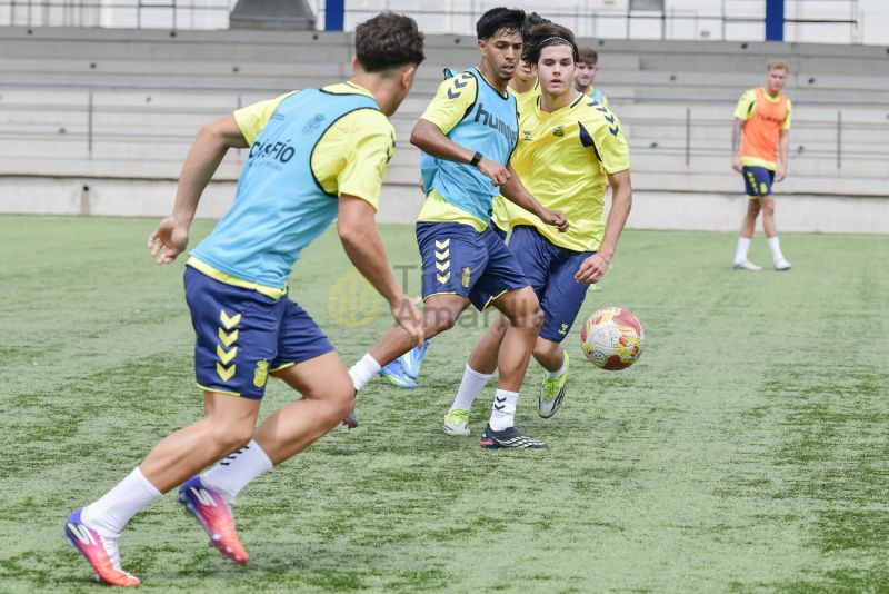 Fotos: Las Palmas Atlético rompe a sudar en el Anexo