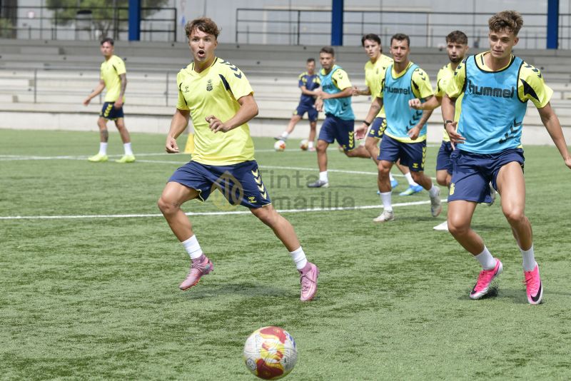 Fotos: Las Palmas Atlético rompe a sudar en el Anexo