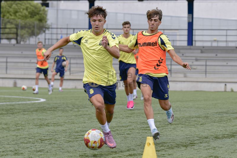 Fotos: Las Palmas Atlético rompe a sudar en el Anexo