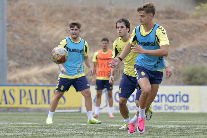 Fotos: Las Palmas Atlético rompe a sudar en el Anexo
