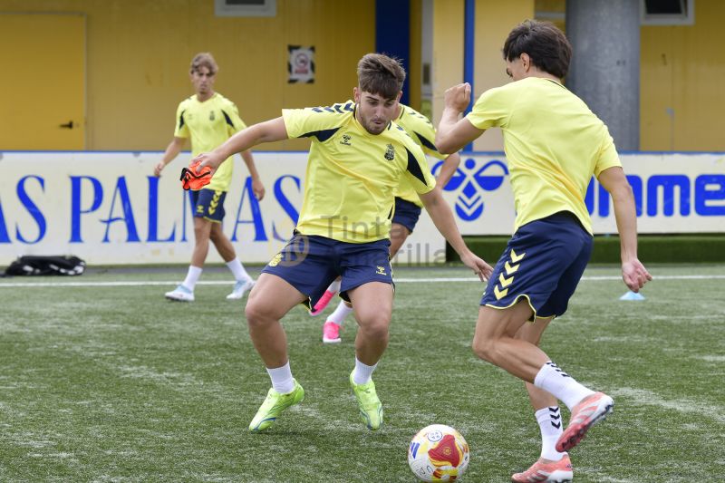 Fotos: Las Palmas Atlético rompe a sudar en el Anexo