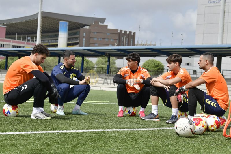 Fotos: Las Palmas Atlético rompe a sudar en el Anexo