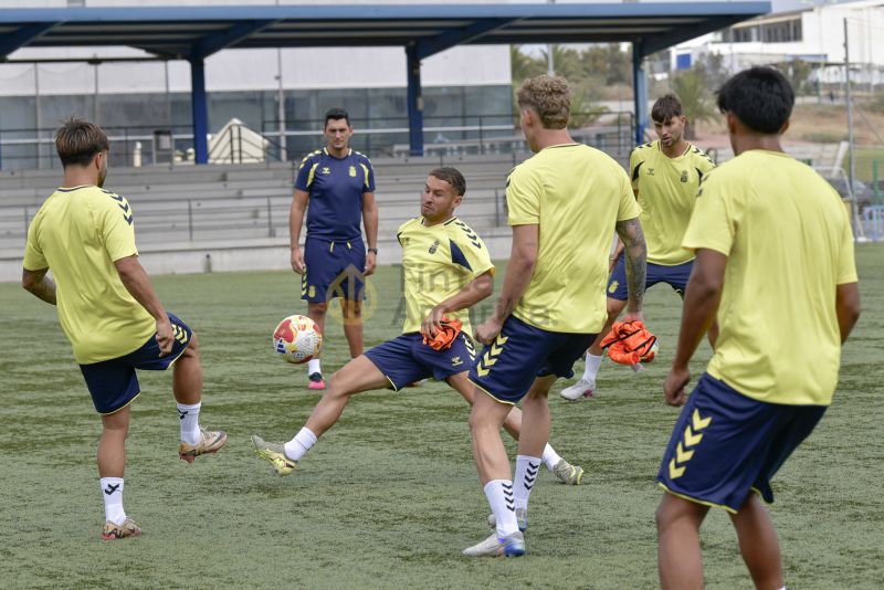 Fotos: Las Palmas Atlético rompe a sudar en el Anexo