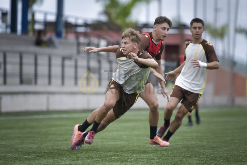 Fotos: Las Palmas C afronta una visita con subrayado
