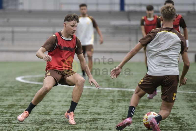 Fotos: Las Palmas C afronta una visita con subrayado