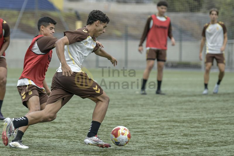 Fotos: Las Palmas C afronta una visita con subrayado