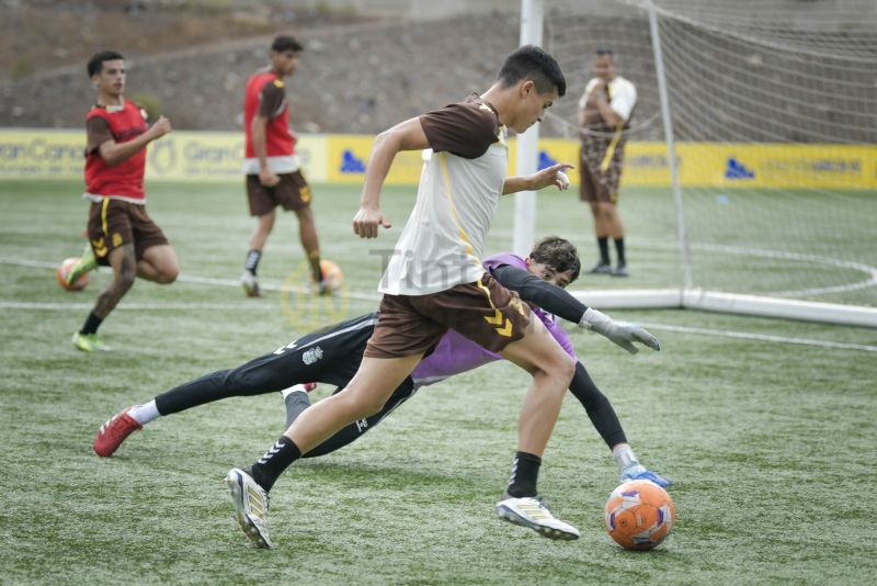 Fotos: Las Palmas C afronta una visita con subrayado