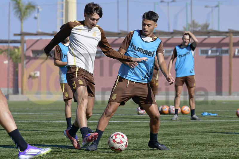 Fotos: Las Palmas C tiene cita en un escenario histórico