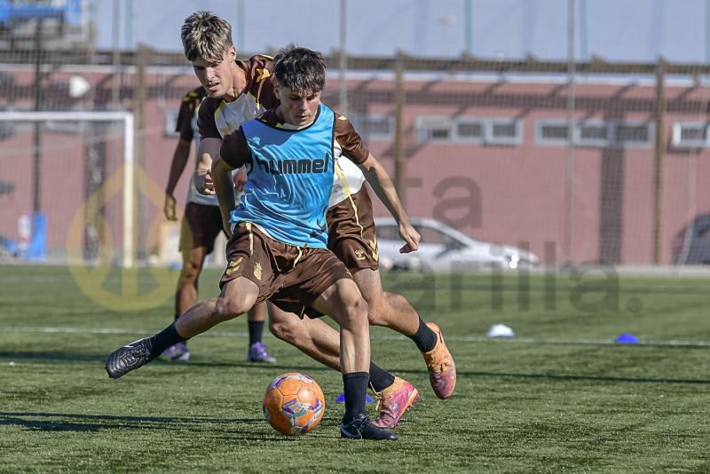 Fotos: Las Palmas C tiene cita en un escenario histórico