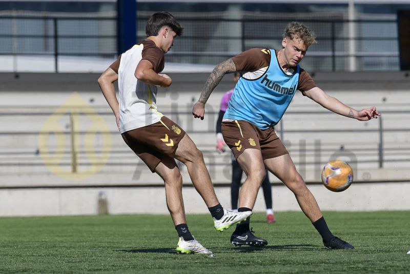 Fotos: Las Palmas C tiene cita en un escenario histórico