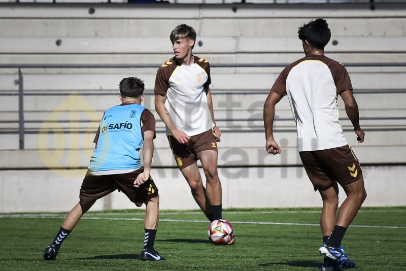 Fotos: Las Palmas C tiene cita en un escenario histórico
