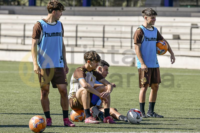 Fotos: Las Palmas C tiene cita en un escenario histórico