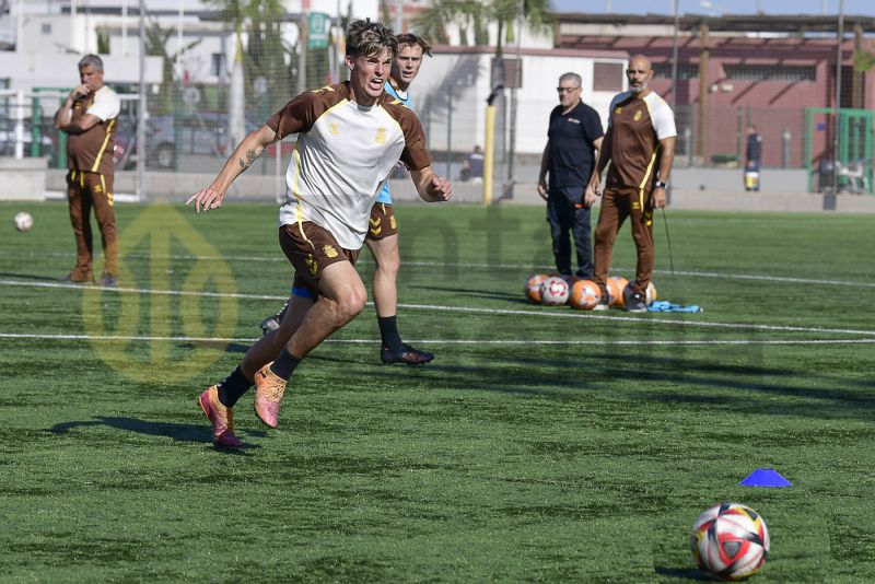 Fotos: Las Palmas C tiene cita en un escenario histórico