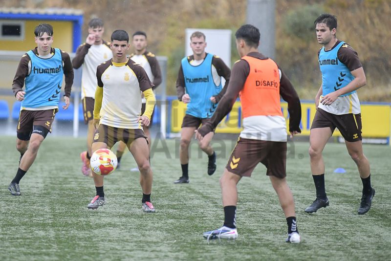 Fotos: Las Palmas C, preparado bajo la lluvia