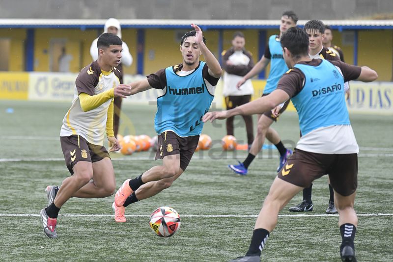 Fotos: Las Palmas C, preparado bajo la lluvia
