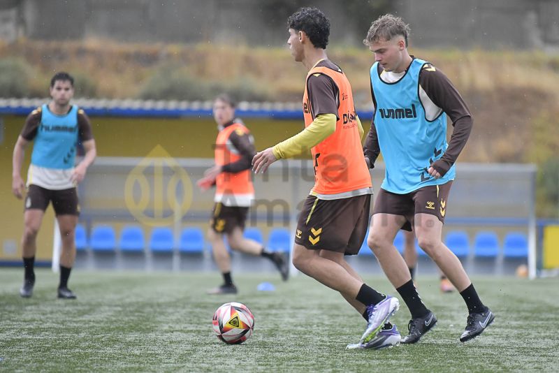 Fotos: Las Palmas C, preparado bajo la lluvia